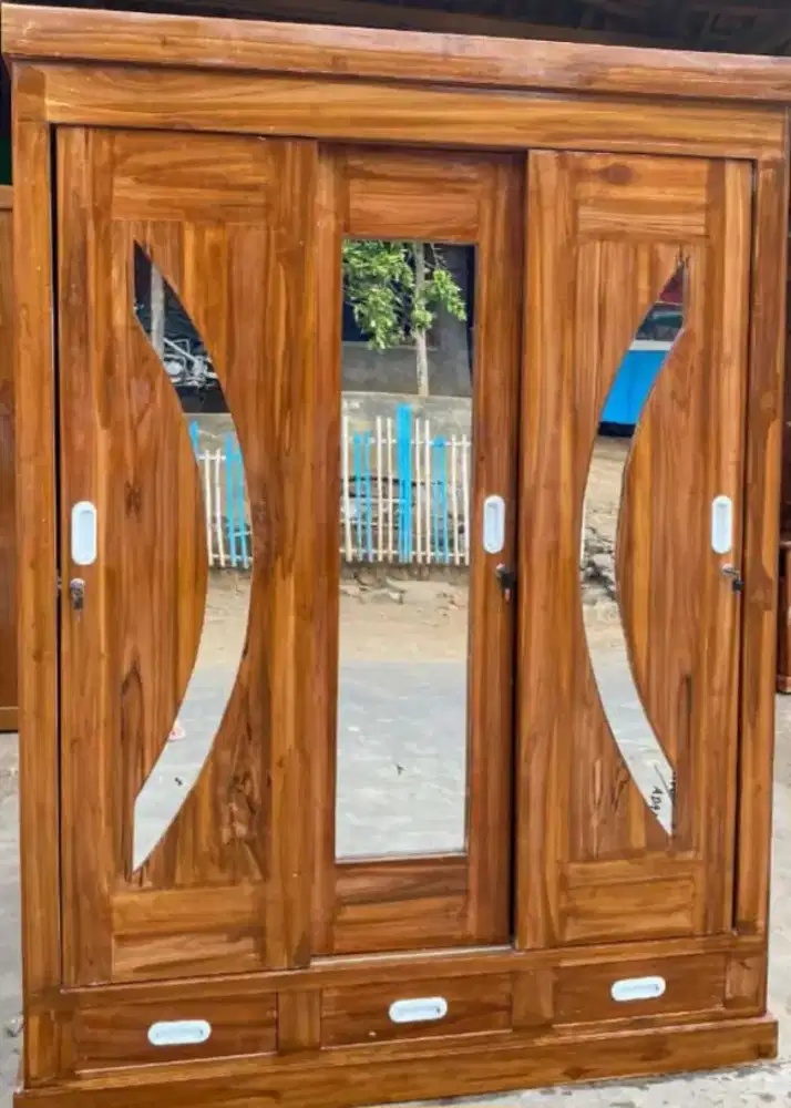 Lemari 3 pintu jati