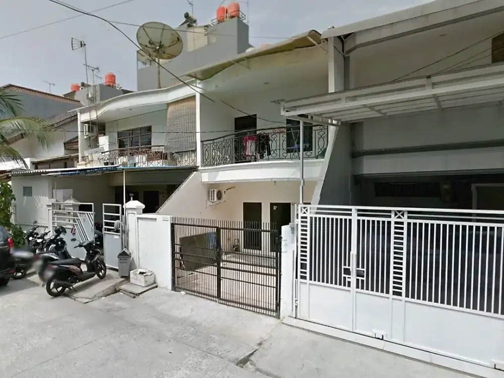 Rumah 2 lantai di jalan utama komplek Taman Nyiur, Sunter Agung