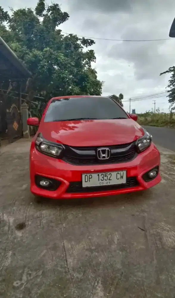 Honda brio merah satya