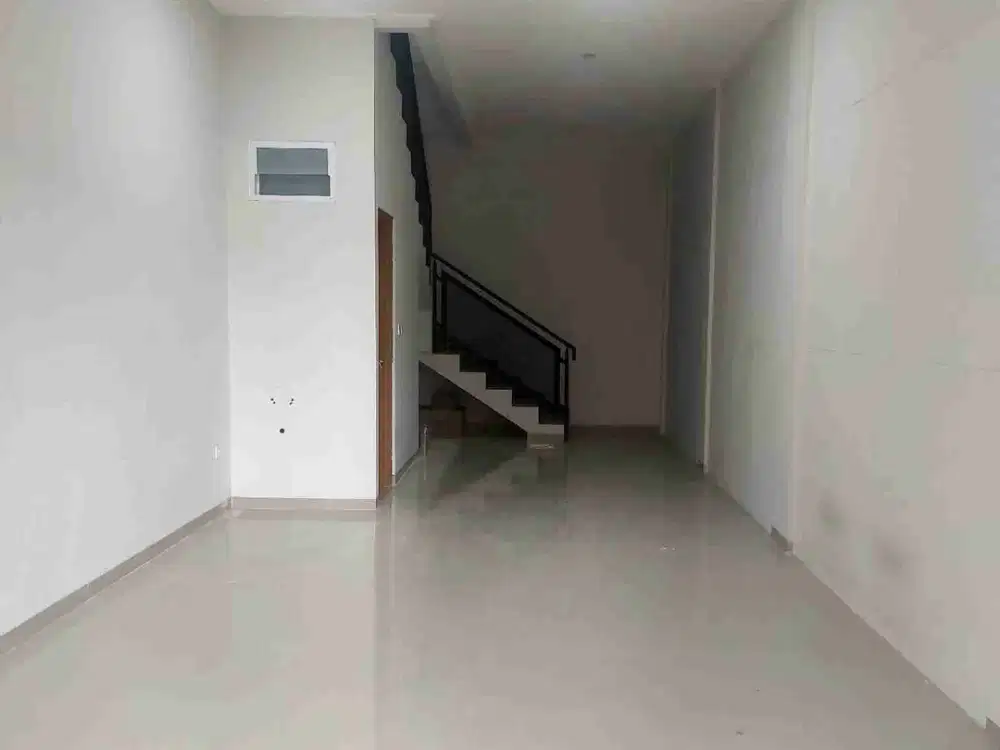 Rumah Brand New 3Lantai di BCS Cocok untuk gudang usaha online jalan 2 mobil lebih