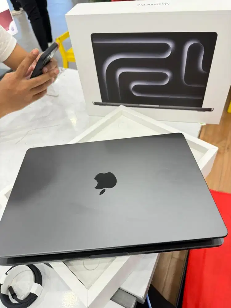 MacBook Pro M4 Pro  14/12C/16C GPU/24GB/512GB