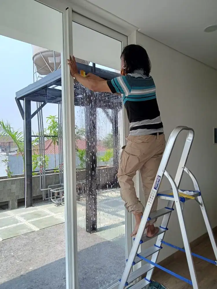 Teknisi mobil bisa kelistrikan, poles & kacafilm