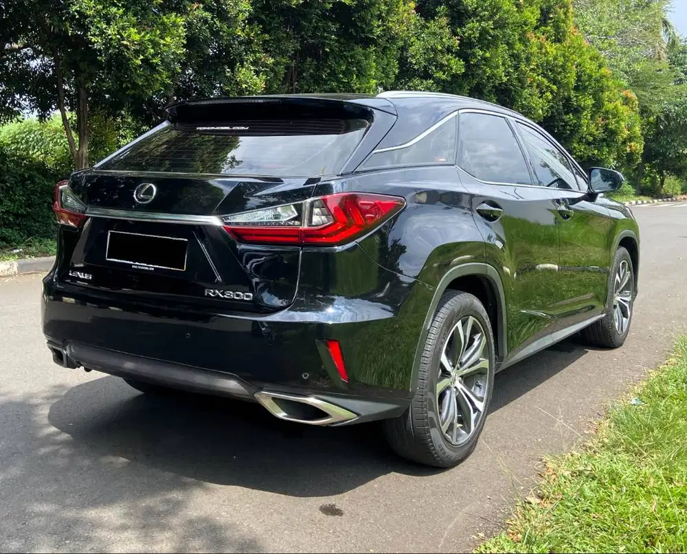 DI JUAL CEPAT Lexus RX200t Luxury 2.0 AT 2018 Hitam Siap Pakai TDP 25