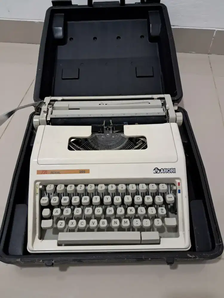Mesin tik manual TA Royal 205 ARORI germany