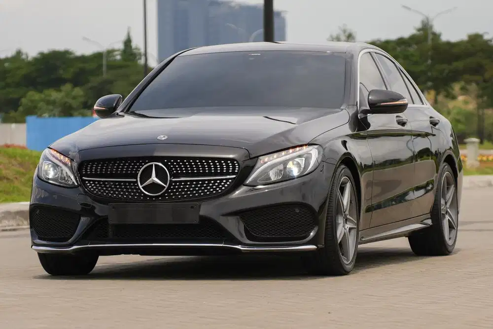 Dark Knight! Mercedes Benz C200 AMG 2018 Black 330i e250 cla200