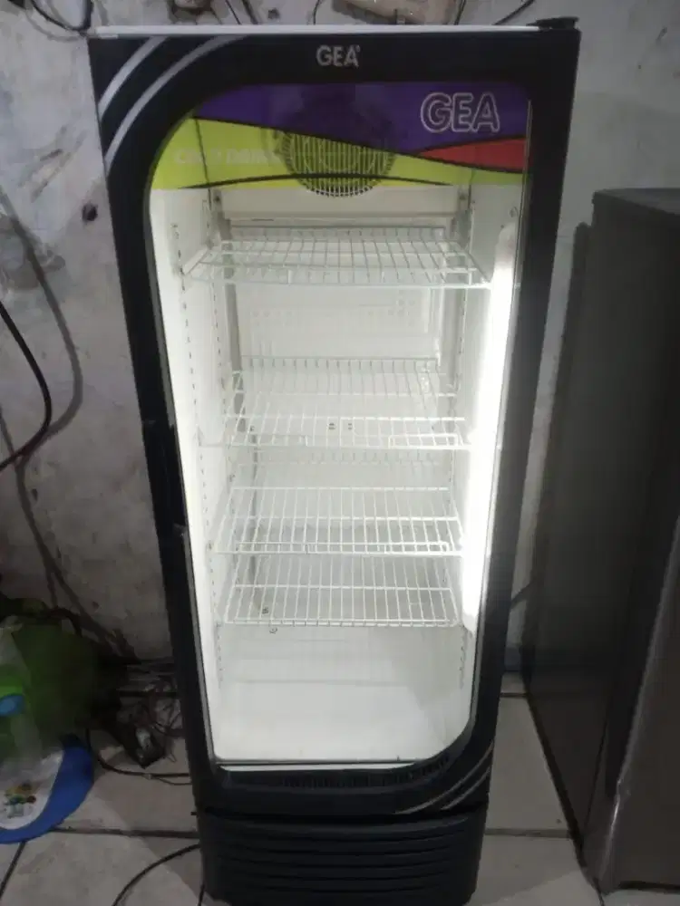 Jual bu kulkas pendingin minuman ukuran 4 rak tanggung merk GEA