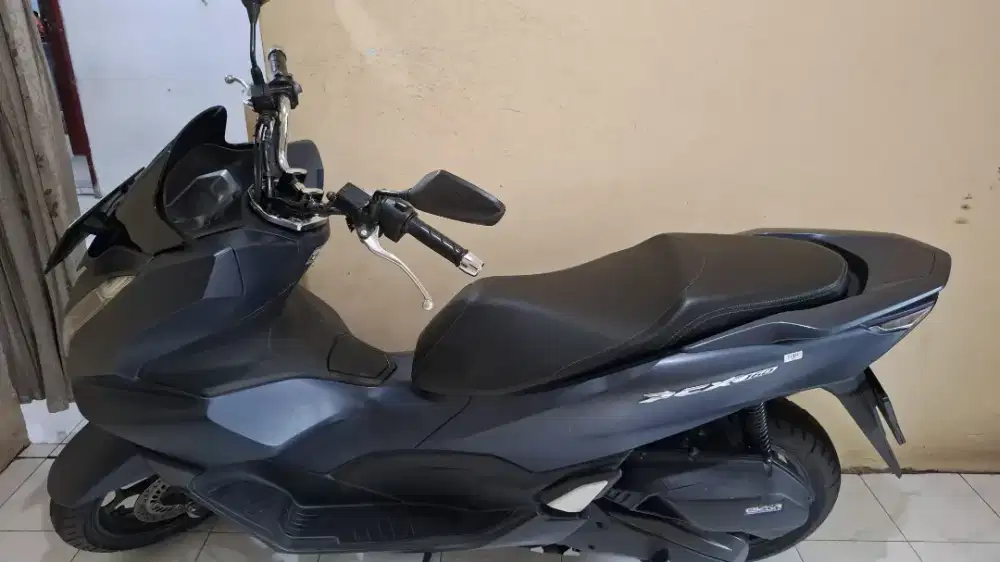 MOTOR PCX HITAM MATAB