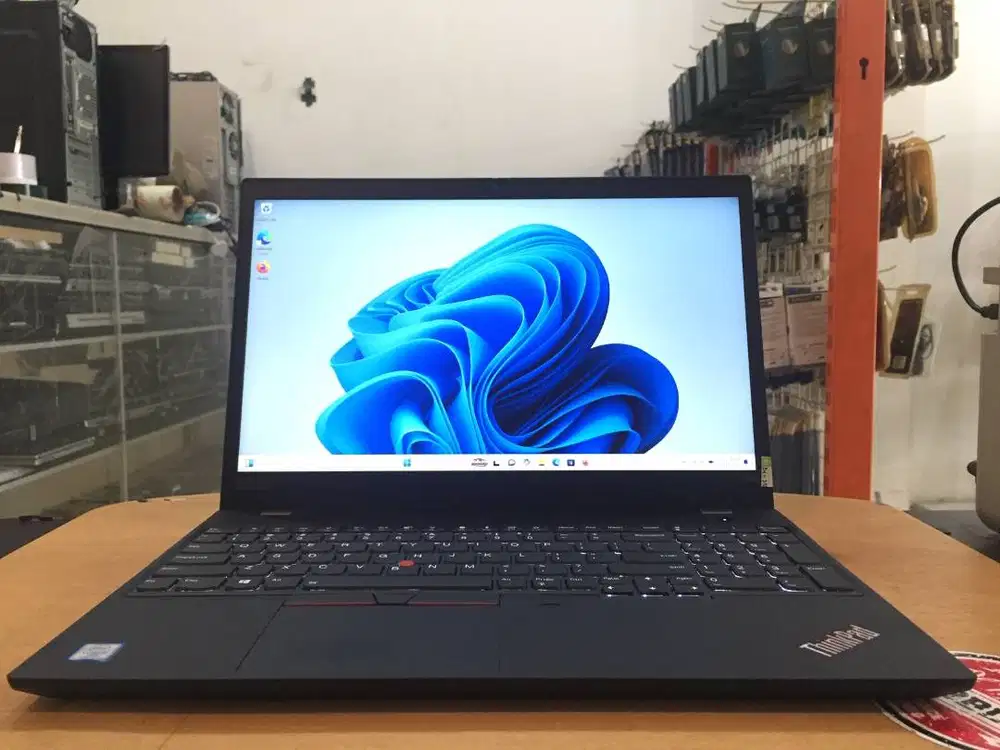 Lenovo ThinkPad T590 Core i7Gen8 Ram 16GB SSD 256GB Touchscren Mulus