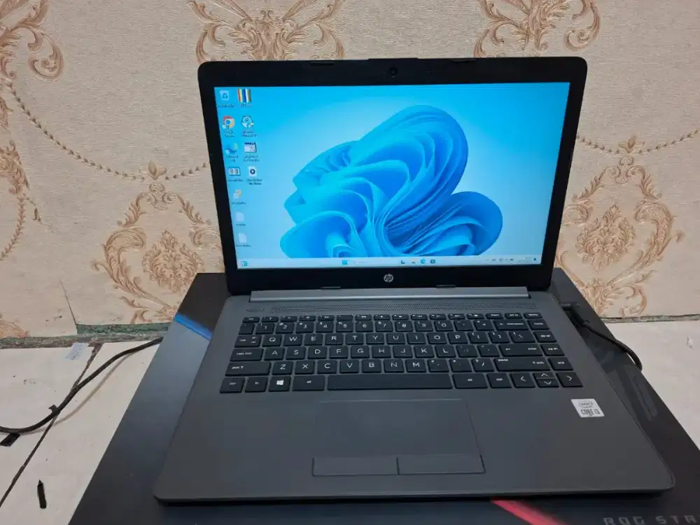 Laptop HP 240 G7 - CORE I3-1005G1 -HDD 1 TERA -4GB -MULUS 97% -