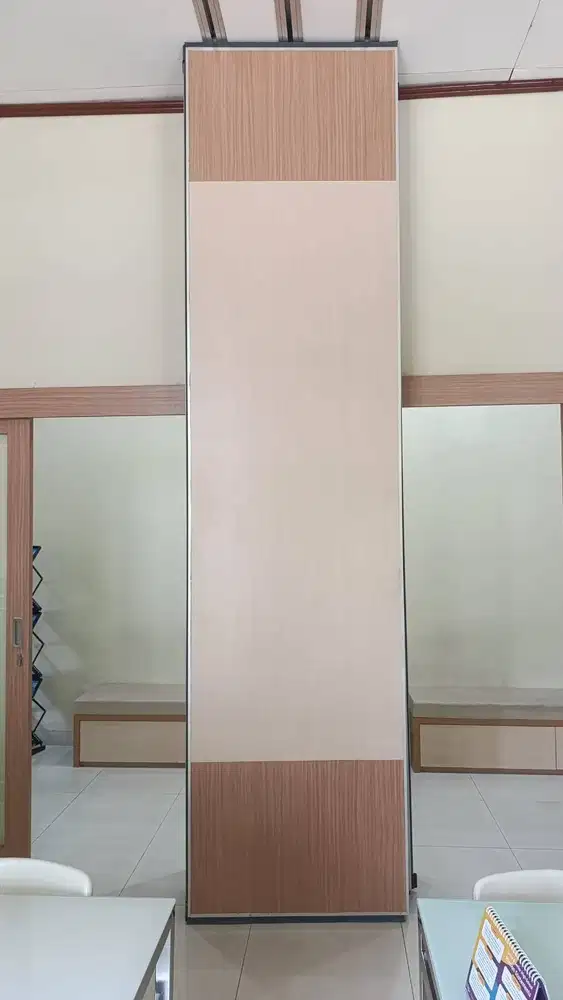 Partisi Ruangan Multifungsi – Cocok untuk Kantor, Rumah, & Toko