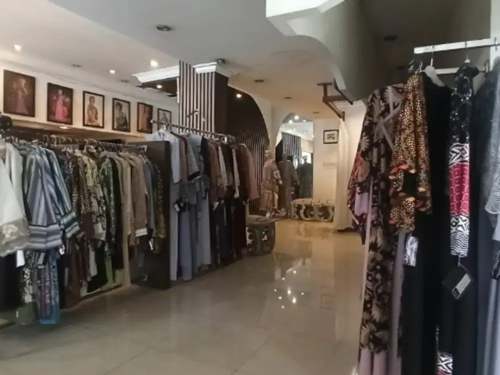 FOR RENT RUMAH EX BUTIK LOKASI DEKAT PUSAT KOTA BANDUNG,