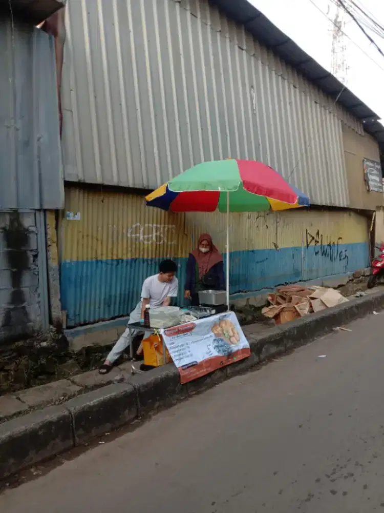 Dicari orang yg mau jaga/jualan pempek (ada lapak/tempatnya)