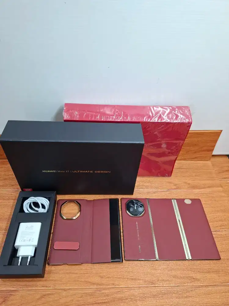 Huawei Mate XT ULTIMATE DESIGN 16/1TB RED