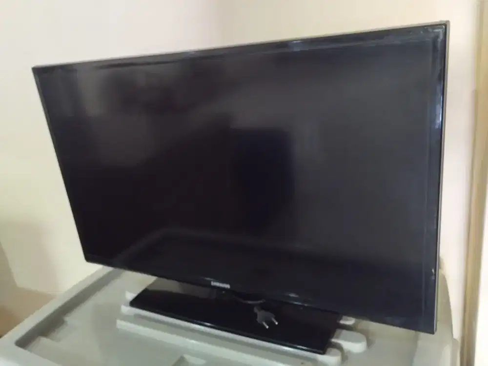 Jual TV LED Toshiba kondisi normal semuanya