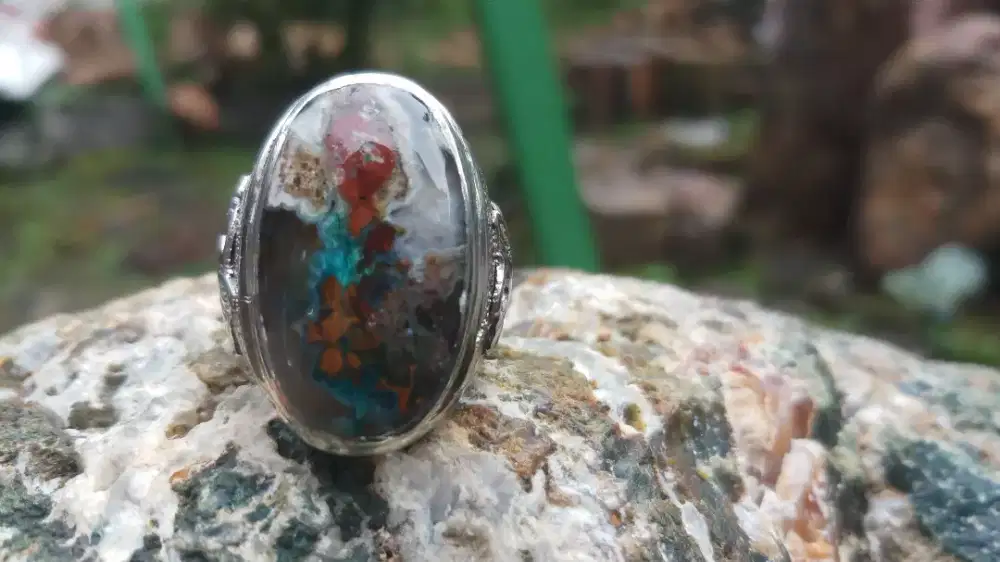 Batu Pancawarna Kristal