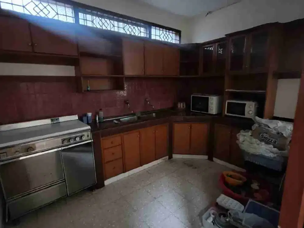 disewakan rumah kantor  cocok u ruang usaha ramai dan strategis sayap riau bandung