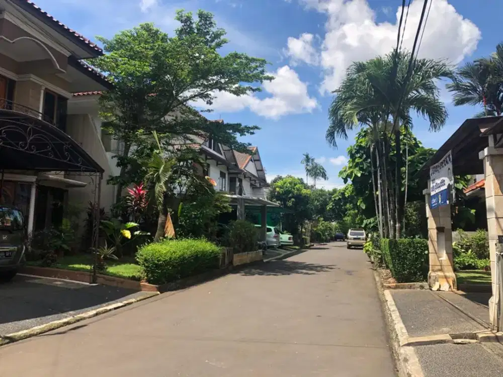 Rumah Luas dalam Komplek One-Gate System – Taman Depan Belakang, Lokasi Strategis Pejaten – LT 478 m² / LB 414 m²