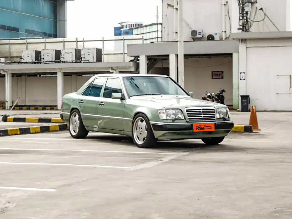 MERCEDES BENZ 230 E (W124) AT 1988