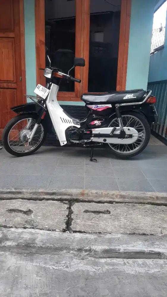 Suzuki RC 100 Bravo mulus pisan
