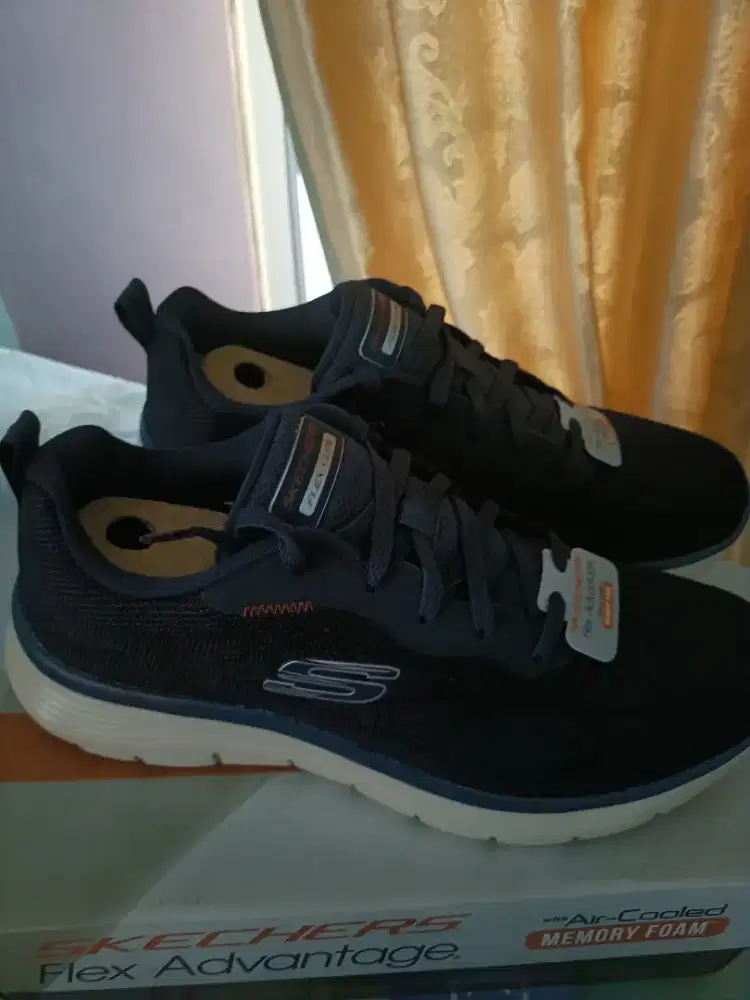 Dijual cepat sepatu Skechers