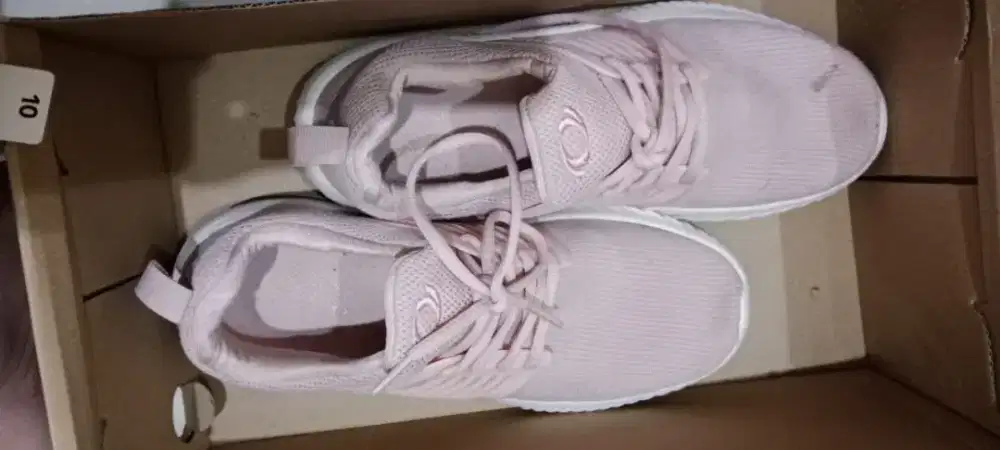 Sepatu pink utk olahraga