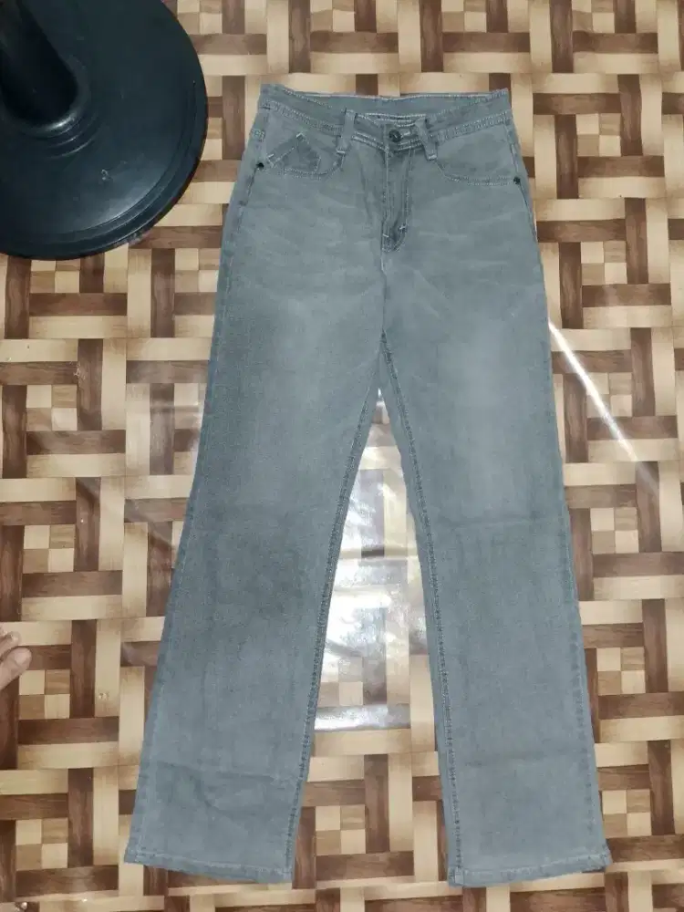 Higt wash jeans abu like new size 27