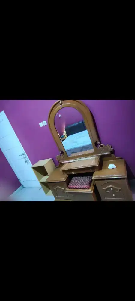 meja rias kayu bekas