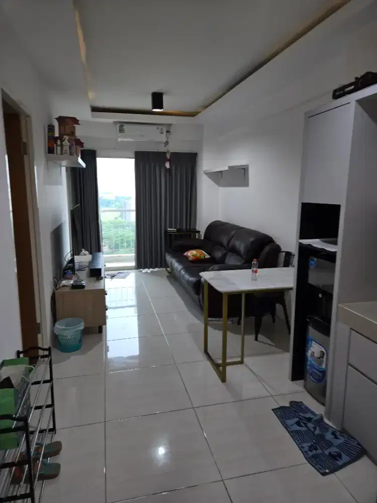 Di sewakan apartemen puncak bukit golf tower A . Full furnish .