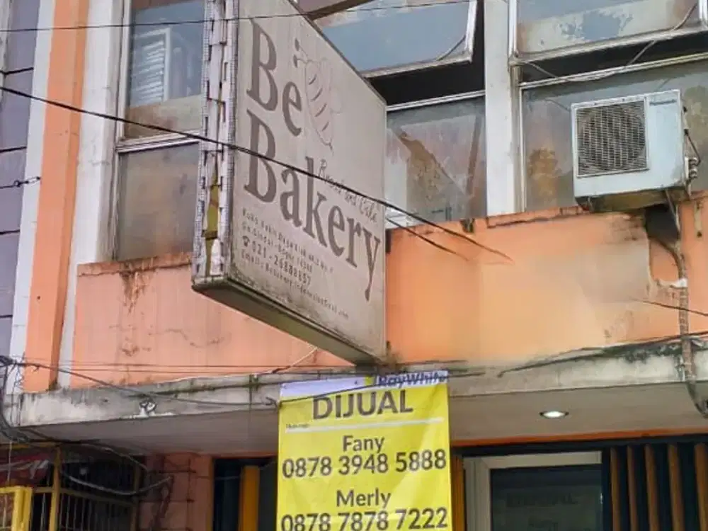 Ruko di area jalan utama Bukit Dago, di jalur komersil Serpong, BSD ke Parung Sawangan