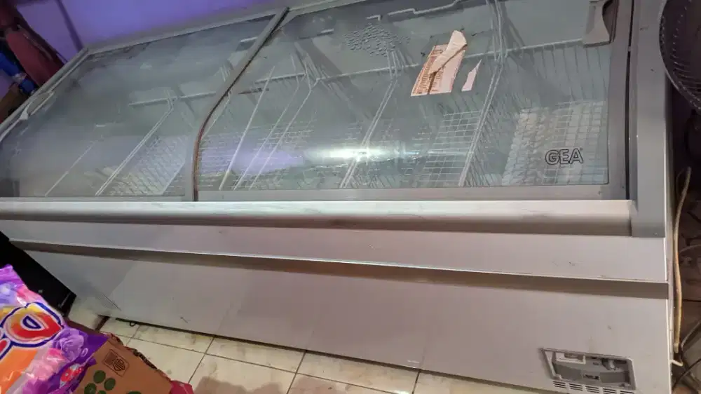 FREEZER GEA SD-700BY BOX KACA GESER CEMBUNG/SLIDING - INCLUDE 6 BASKET