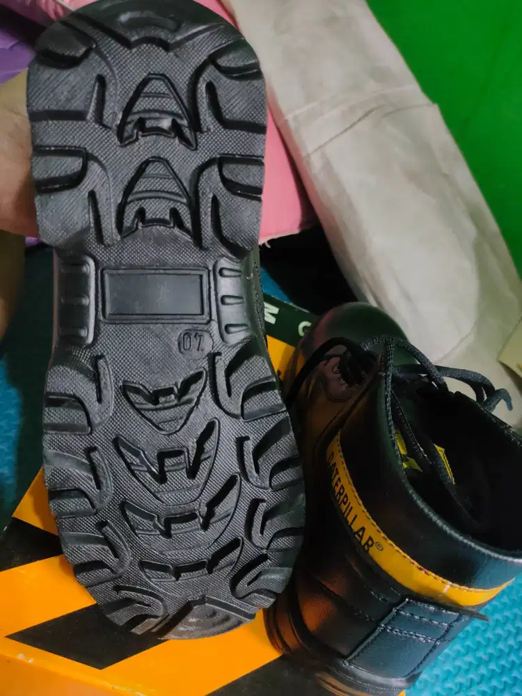 dijual sepatu caterpillar & gladico