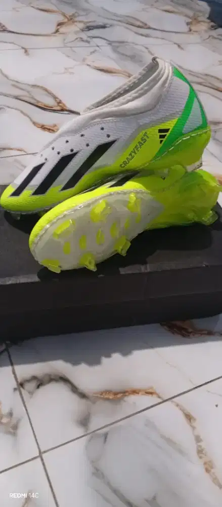Sepatu bola anak NO. 37 baru