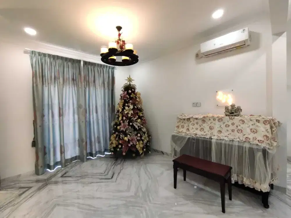 sewa rumah florence PIK uk 8x20m furnish