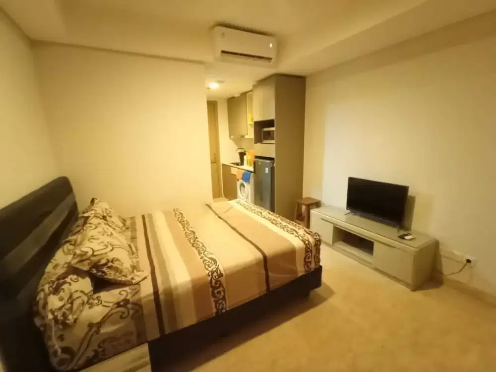 Jual apartemen studio Gold Coast bisa KPA furnished low floor