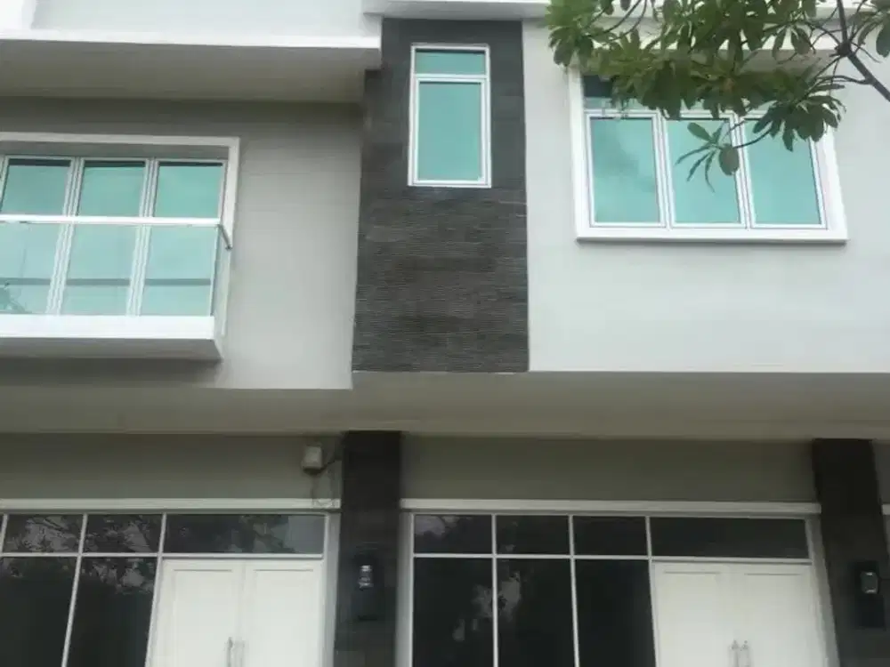 Sewa ruko 3 gandeng elang laut PIK ukuran besar ada lift lokasi bagus