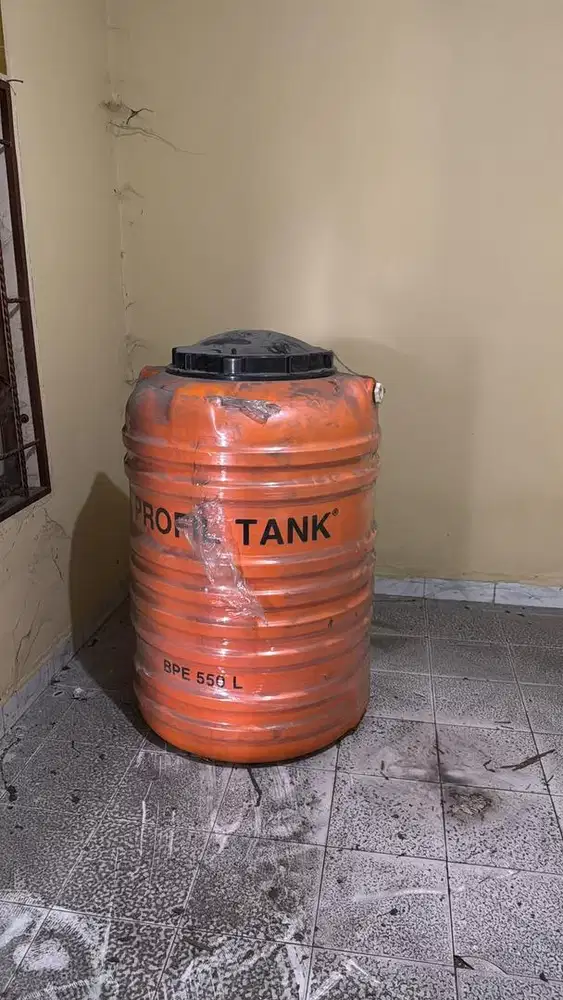 Toren air bermerek kondisi baru