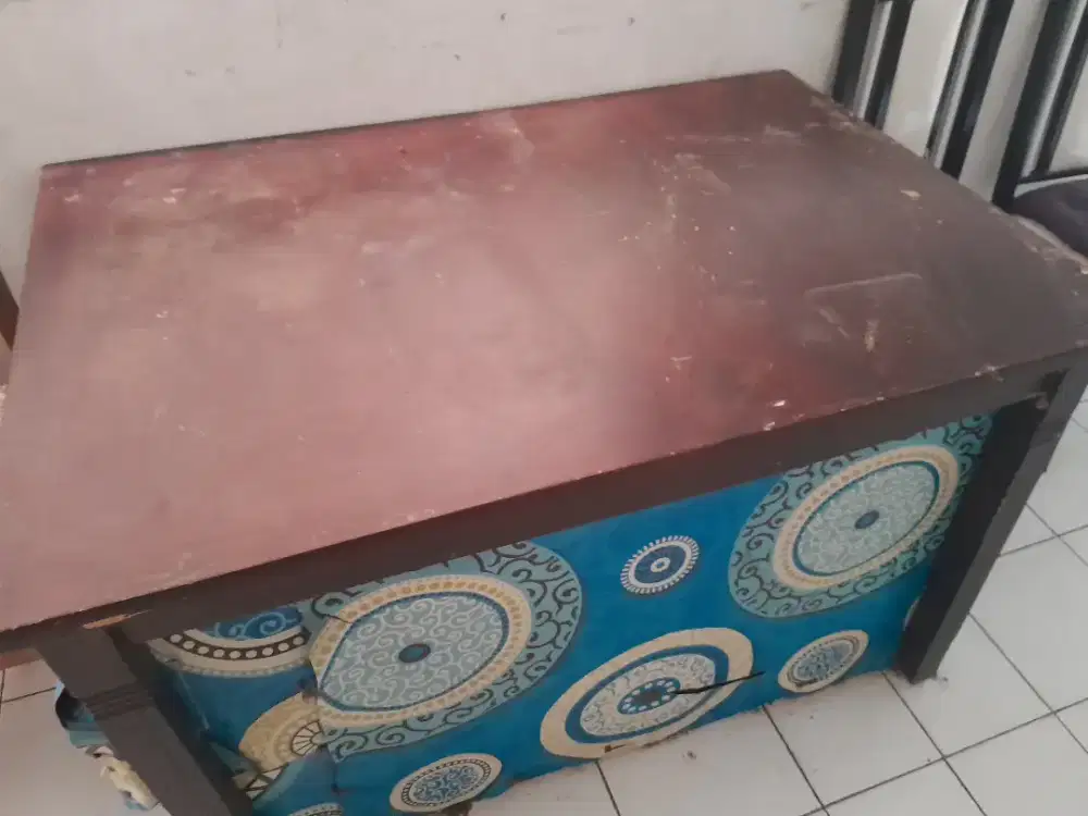 Meja Makan kayu  Dengan 4 Kursi