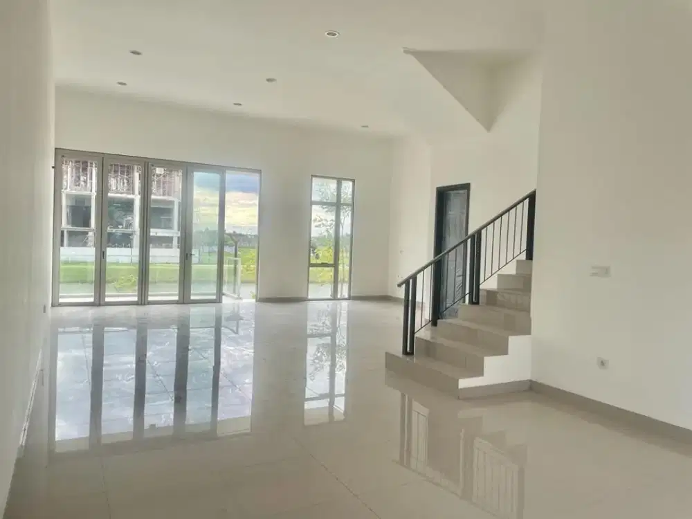 Jual Rumah View Danau Siap Huni PIK2 lokasi strategis harga murah