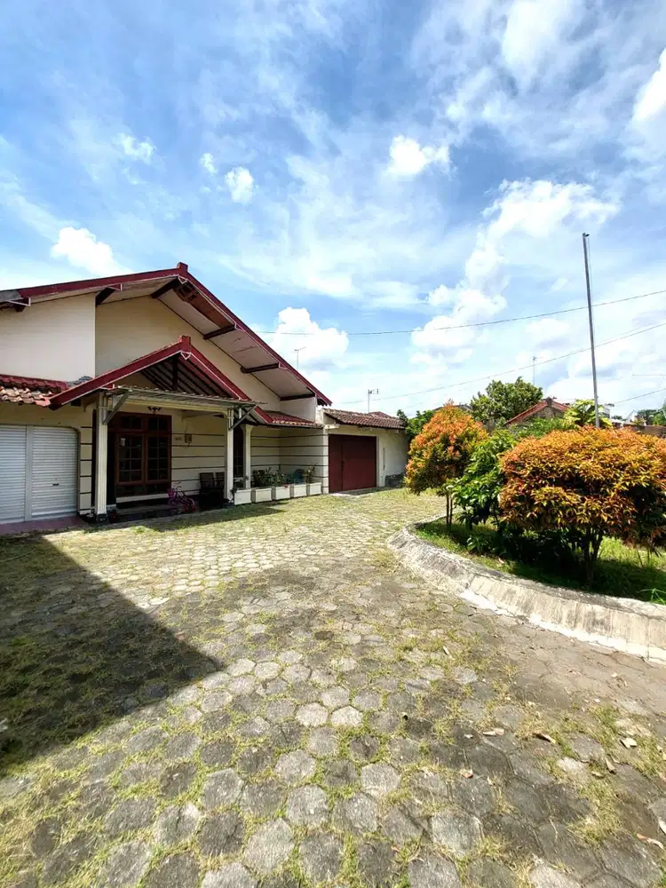 Rumah Halaman Luas dekat Komplek Balai Kota Jogja