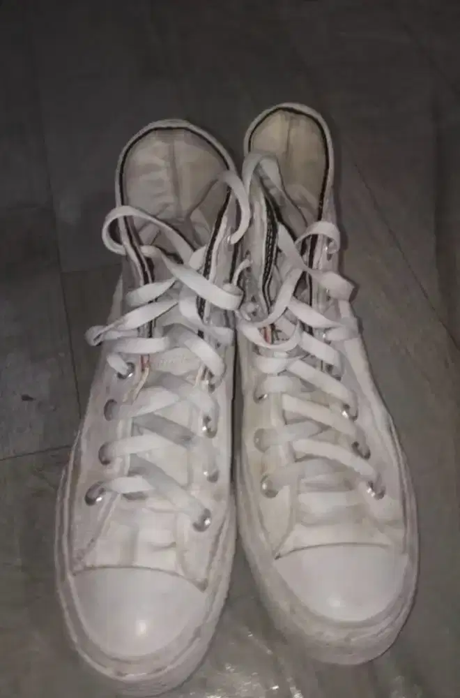 SPATU CONVERSE PUTIH WANITA - HSC 2025