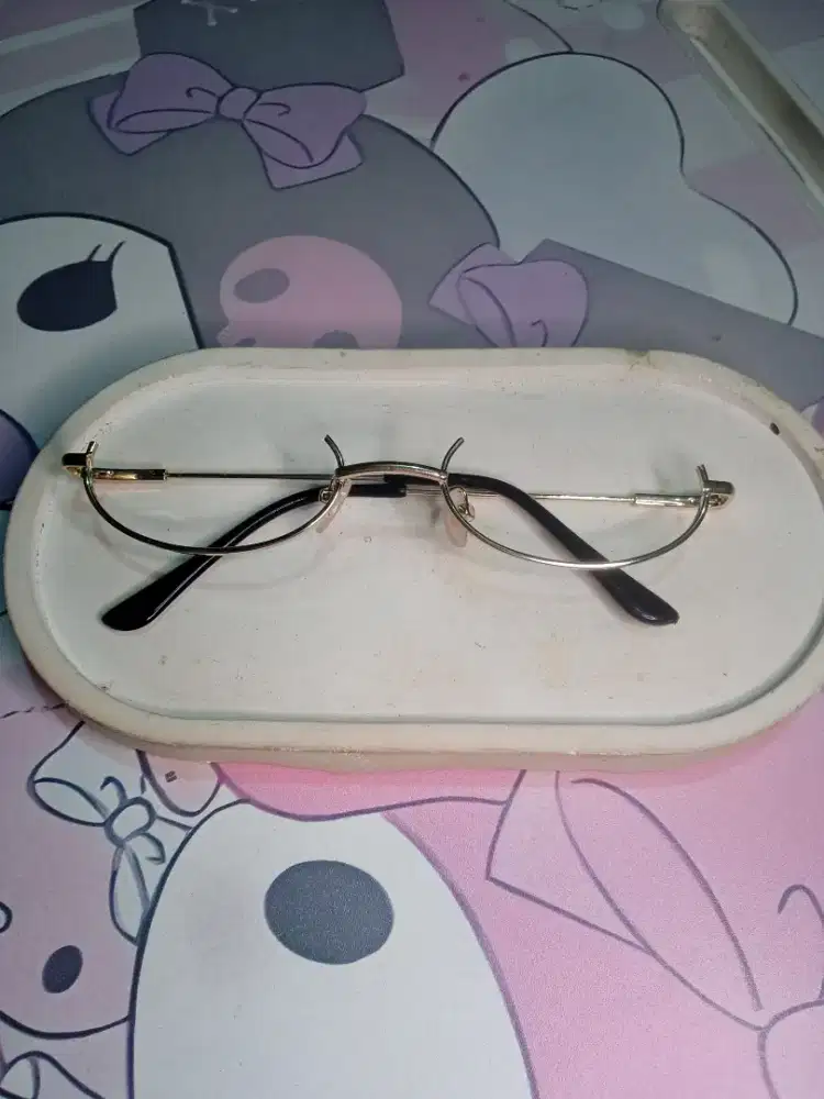 KACAMATA SETENGAH BOLONG