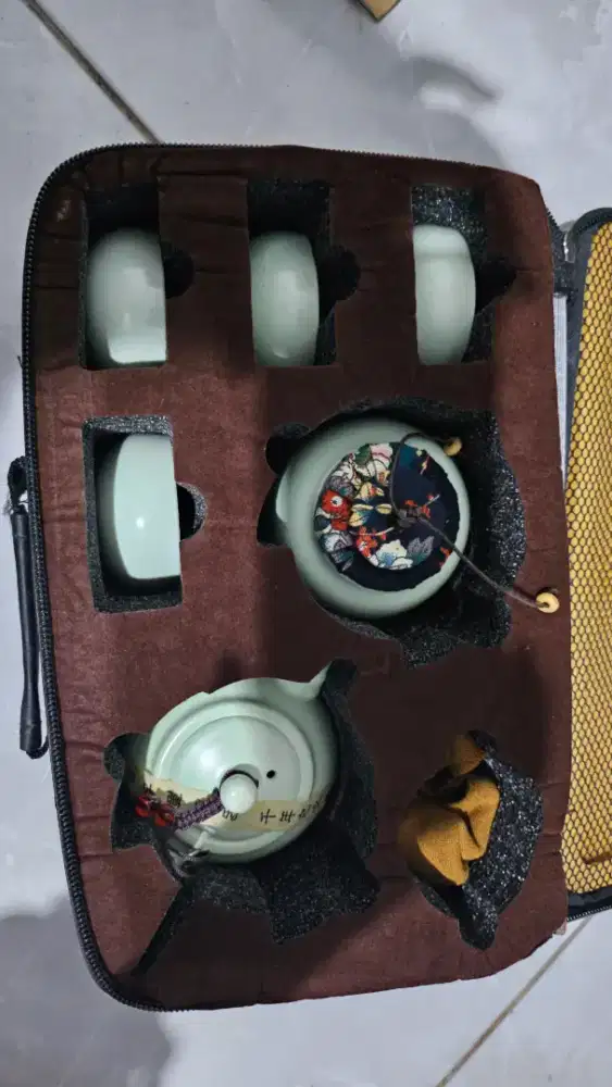 1 set cangkir teh & teko
