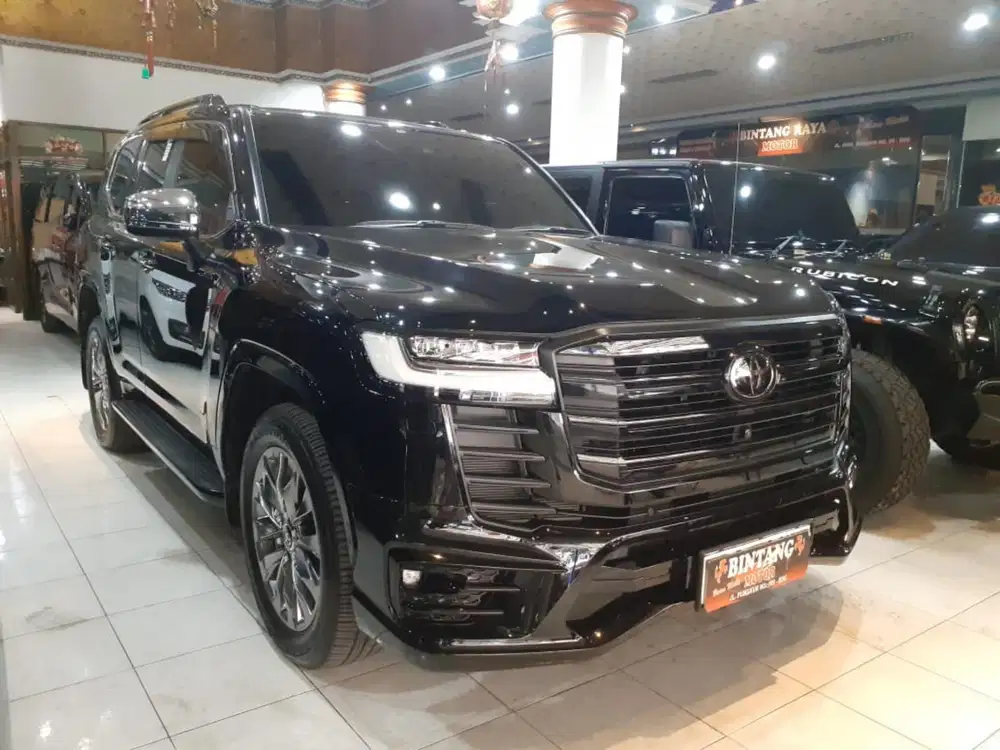 LANDCRUISER VX-R AT 2025 KM 1900 BLACK (BINTANG MOTOR)