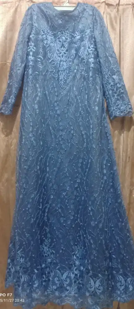 Kebaya brukat modern