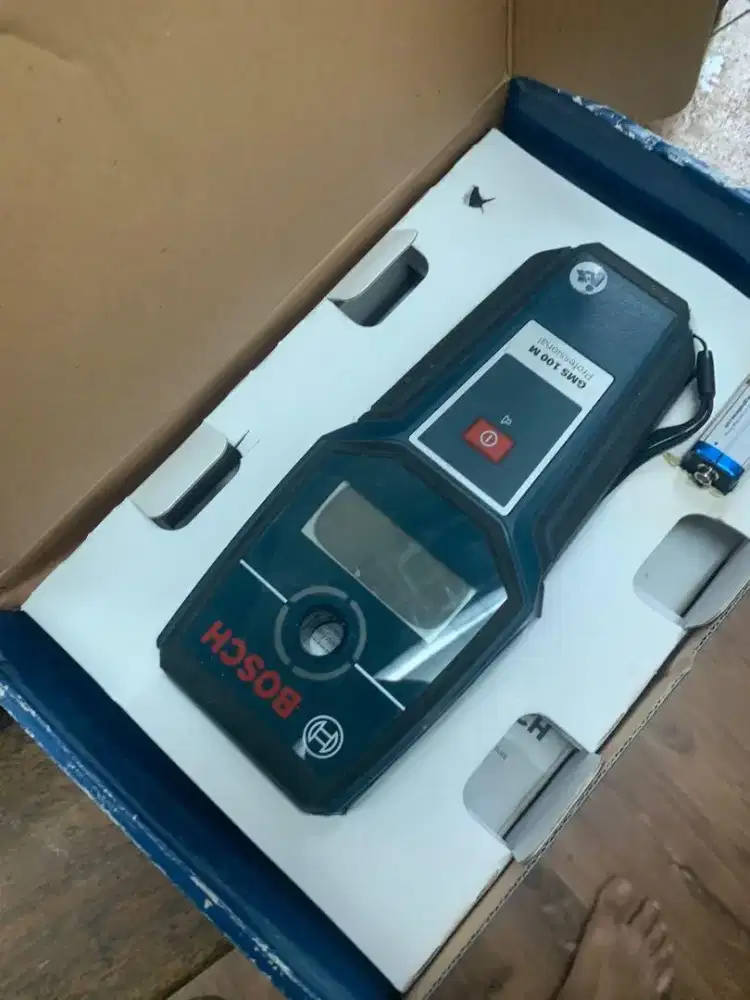 Bosch GMS 100 M Professional Alat Detector Deteksi Logam Pipa Dinding