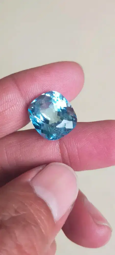 Loose stone blue topas swiss ajib