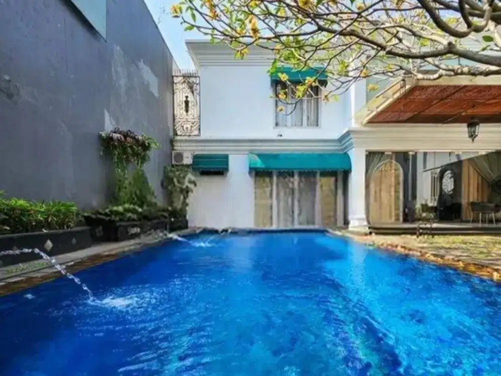 Rumah mewah luas 688 dengan kolam renang di simprug garden