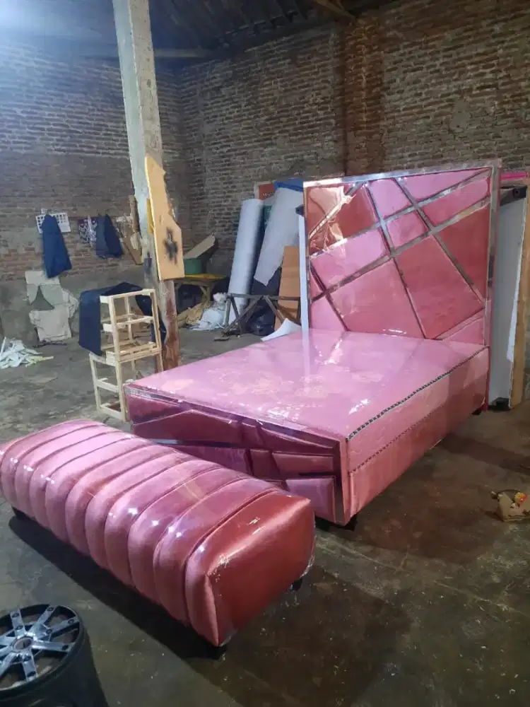 Divan Springbed Stenlis + Puff Perahu160x200