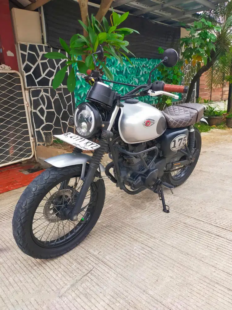 KAWASAKI W 175 SE ISTIMEWA RAWATAN