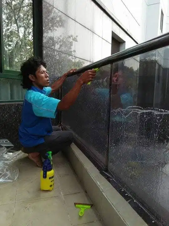 Jasa Pasang Sticker Kaca Film - Kaca Film Tolak Panas